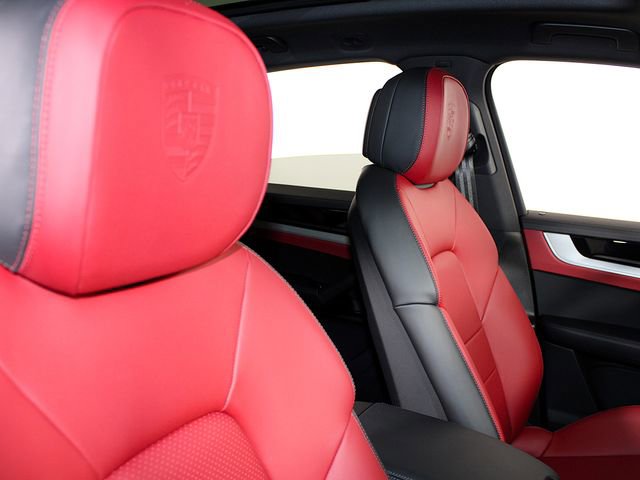 Certified 2025 Porsche Cayenne image 27