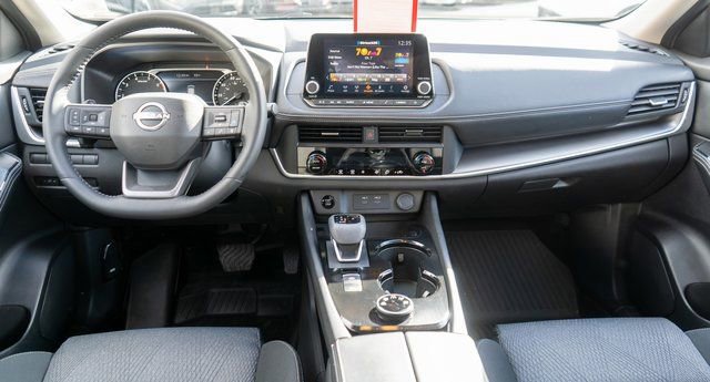 Certified 2025 Nissan Rogue SV image 15