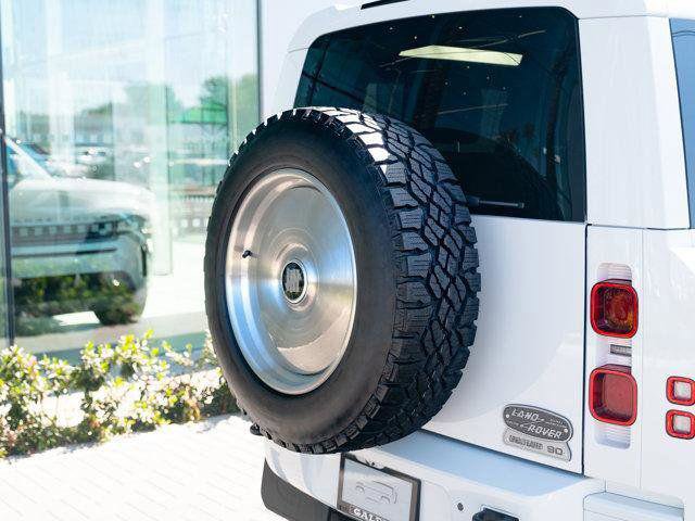 Used 2022 Land Rover Defender 90 X-Dynamic HSE image 11