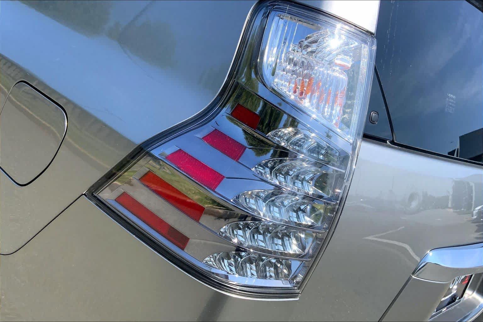 Used 2022 Lexus GX 460 Premium w/ Premium Plus Package AWD/4WD image 29
