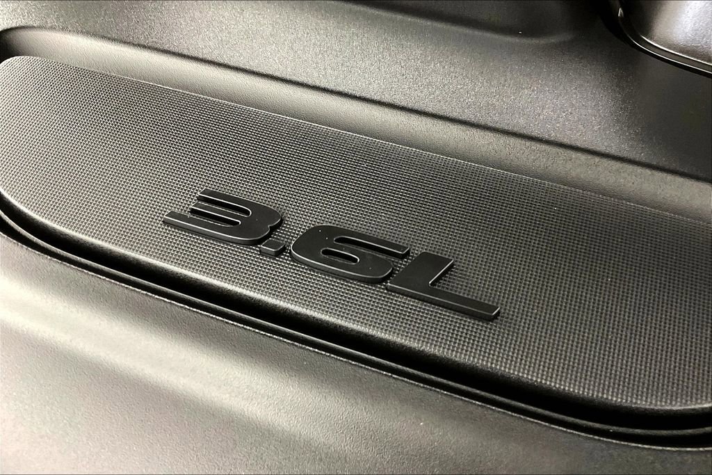 Used 2024 Chrysler Pacifica Touring-L image 43