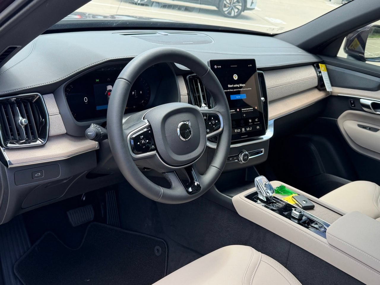 New 2026 Volvo XC90 B5 Plus w/ Protection Package Premier AWD/4WD image 13