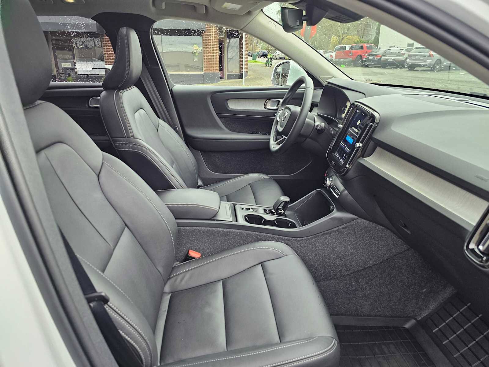 Certified 2025 Volvo XC40 B5 Core w/ Protection Package Premier image 11