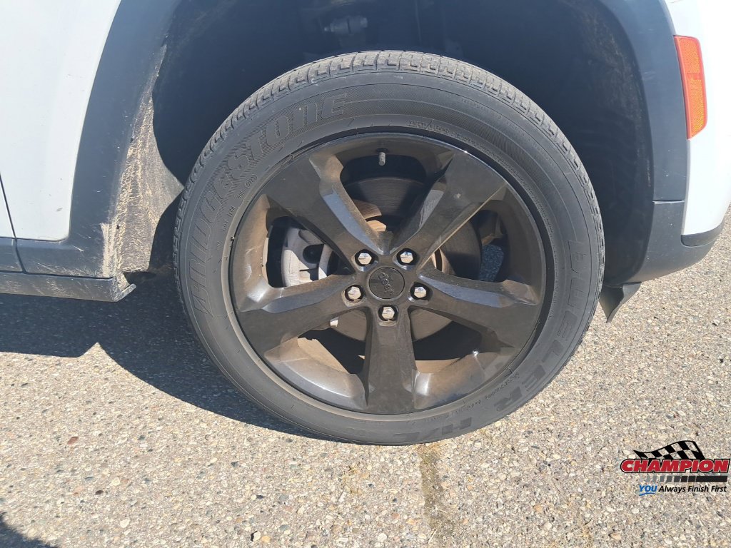 Used 2023 Jeep Grand Cherokee L Laredo AWD/4WD image 15