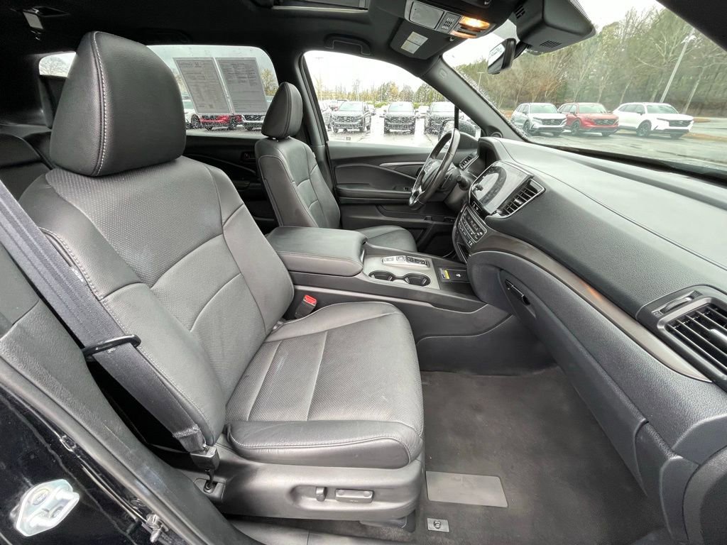Certified 2025 Honda Passport EX-L image 33