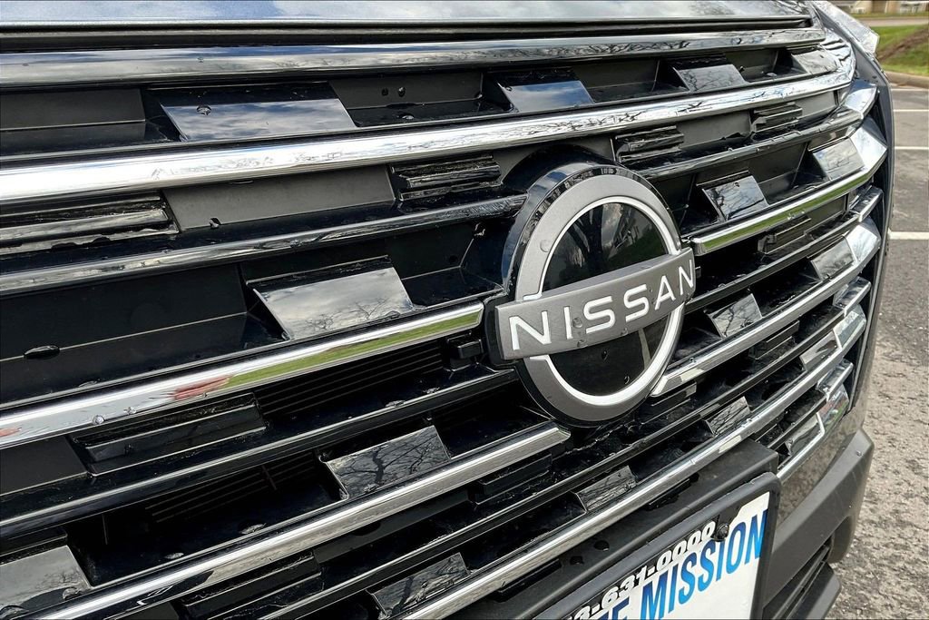 Used 2025 Nissan Rogue SV image 31