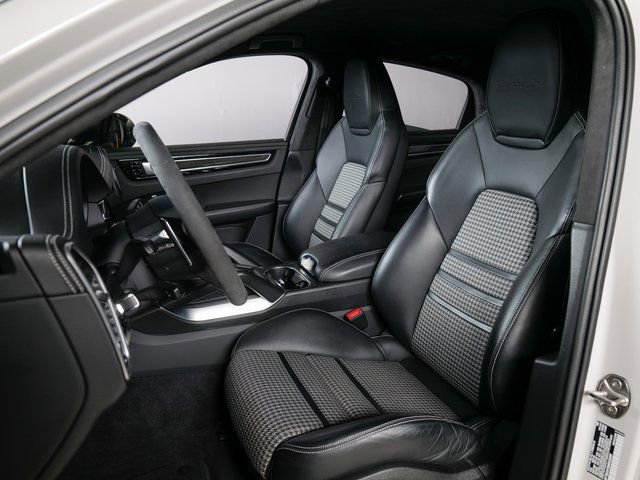 Used 2021 Porsche Cayenne Turbo S image 5