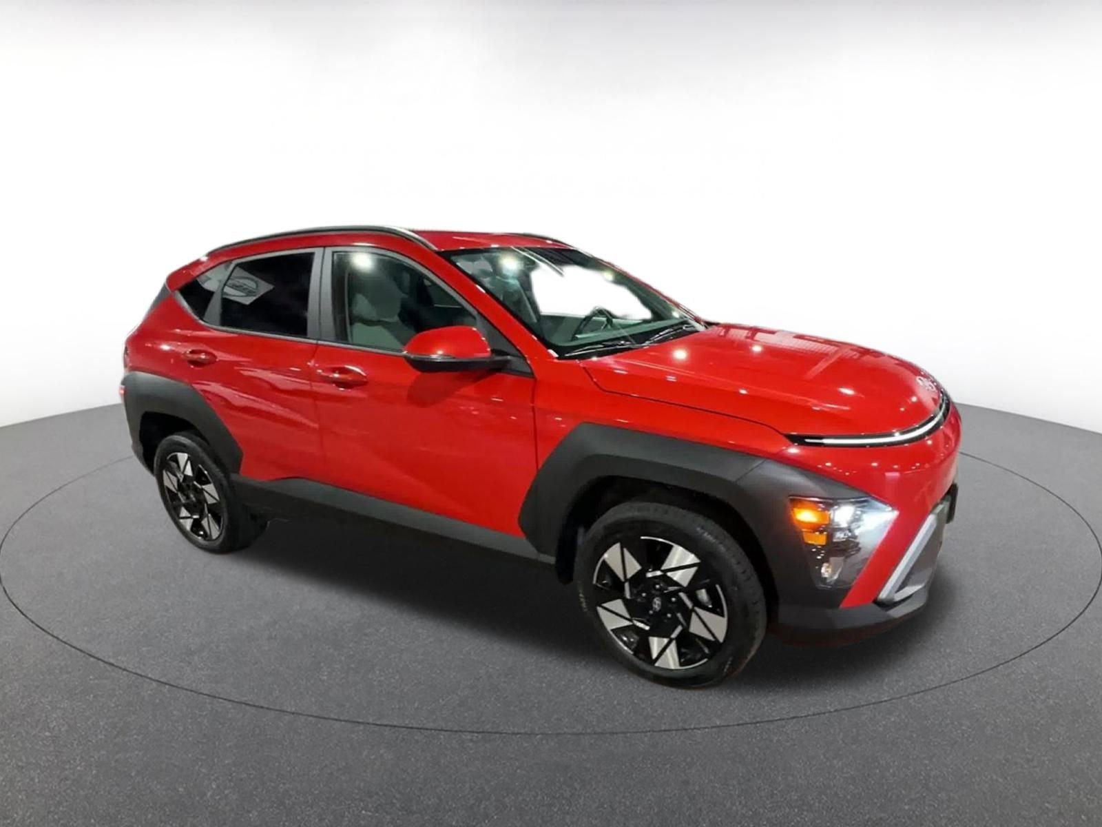 Used 2025 Hyundai Kona SEL image 2