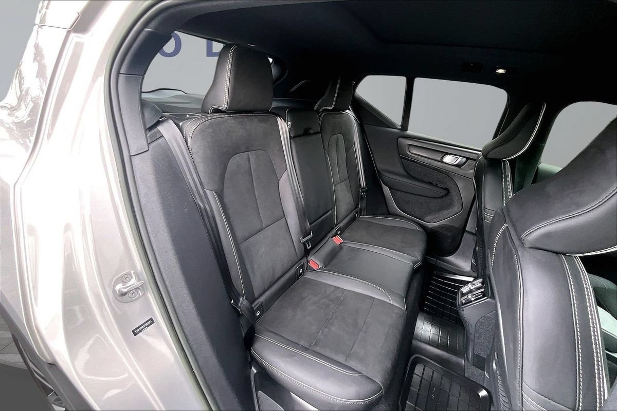 Used 2023 Volvo XC40 B4 Ultimate w/ Protection Package Premier FWD image 25