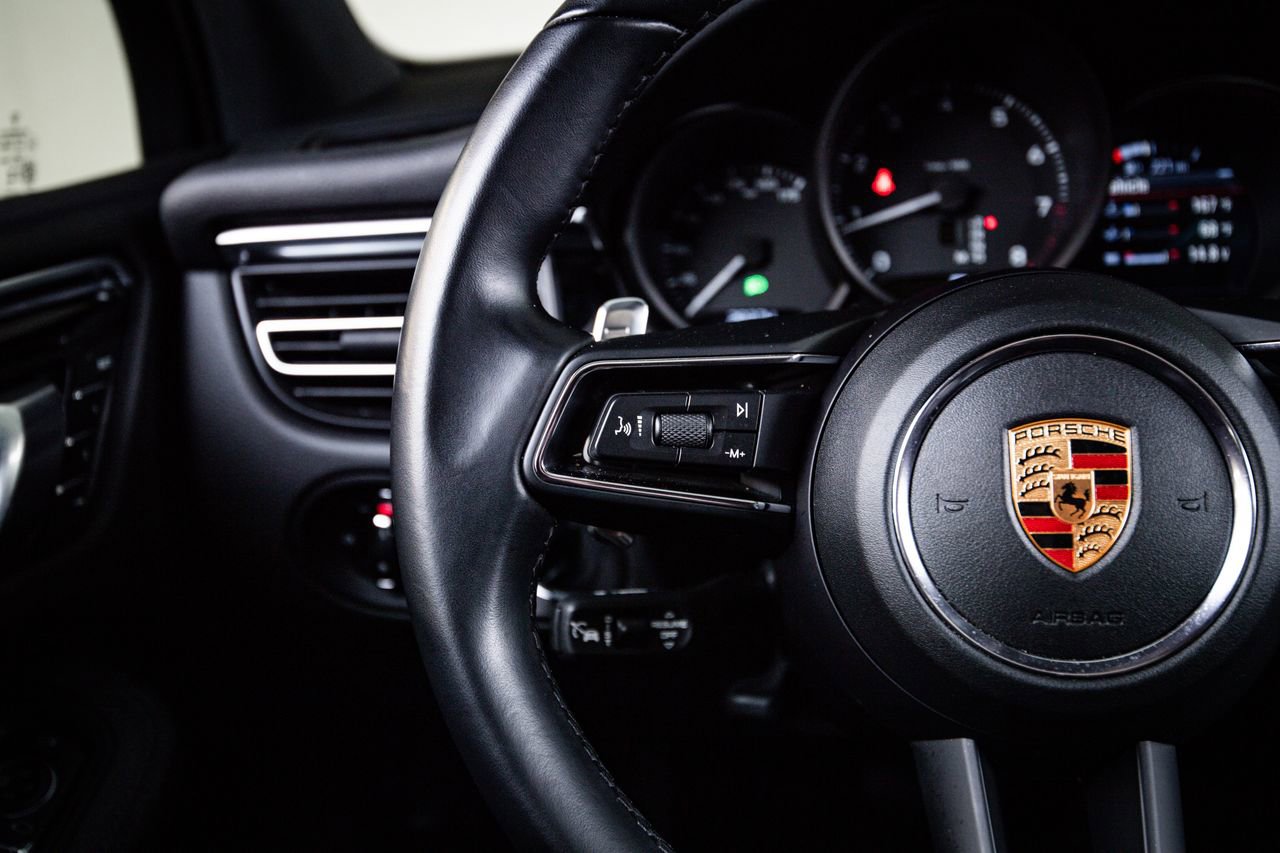 Certified 2024 Porsche Macan image 17