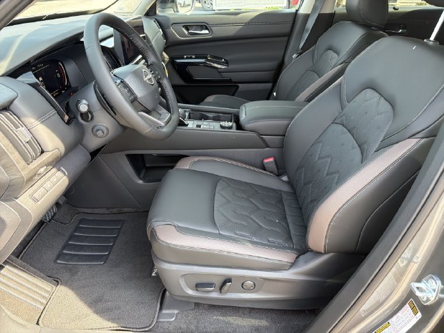 New 2026 Nissan Pathfinder Platinum AWD/4WD image 12