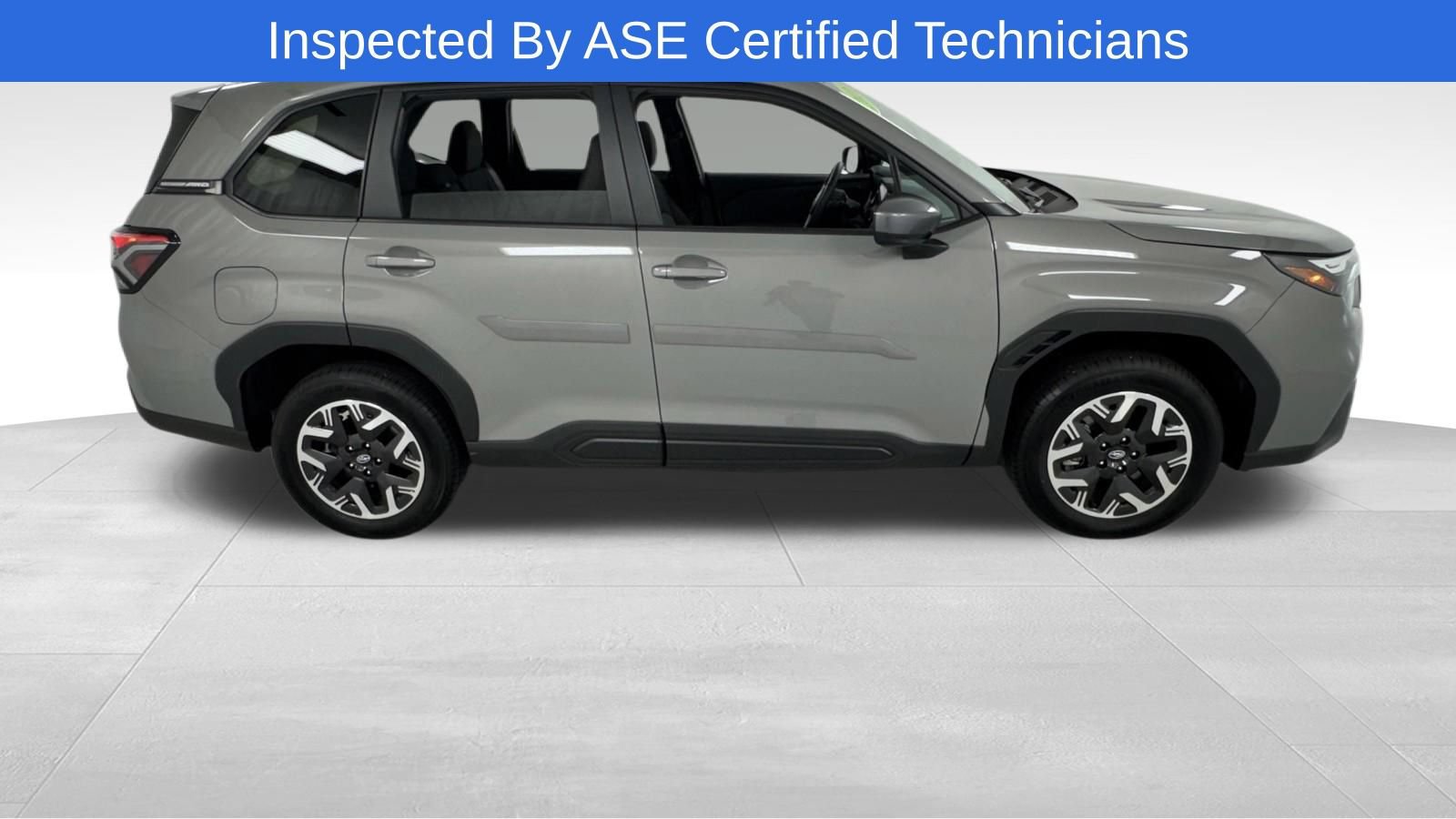 Used 2026 Subaru Forester Premium AWD/4WD image 2