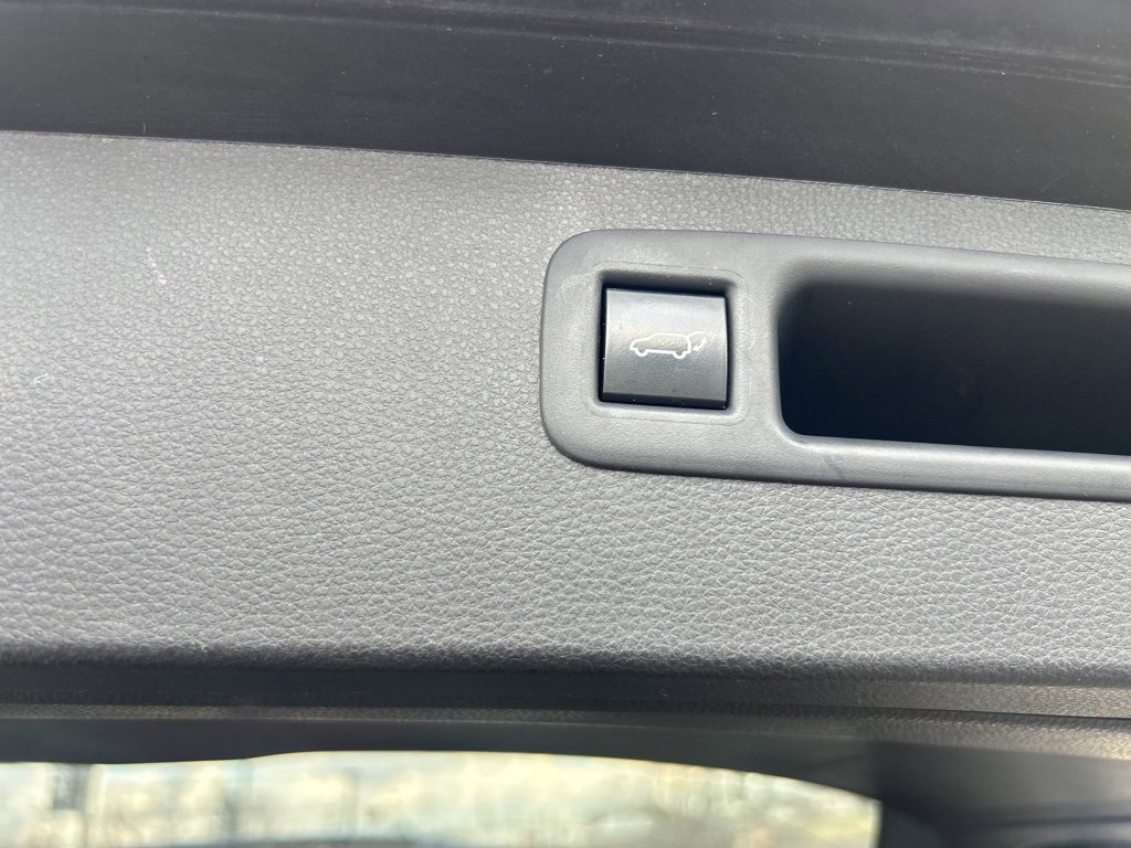 Used 2023 Toyota Highlander XLE image 11