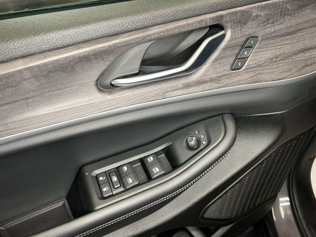 Used 2024 Jeep Grand Cherokee L Limited w/ Luxury Tech Group II AWD/4WD image 17
