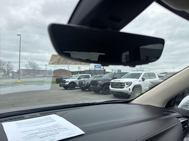 Used 2022 Buick Enclave Essence w/ Sound and Sites Package image 23