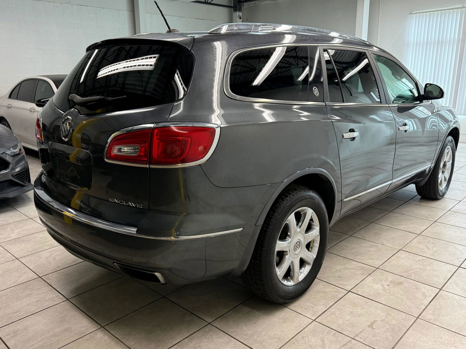 Used 2013 Buick Enclave Leather w/ LPO, Cargo Convenience Pkg image 9