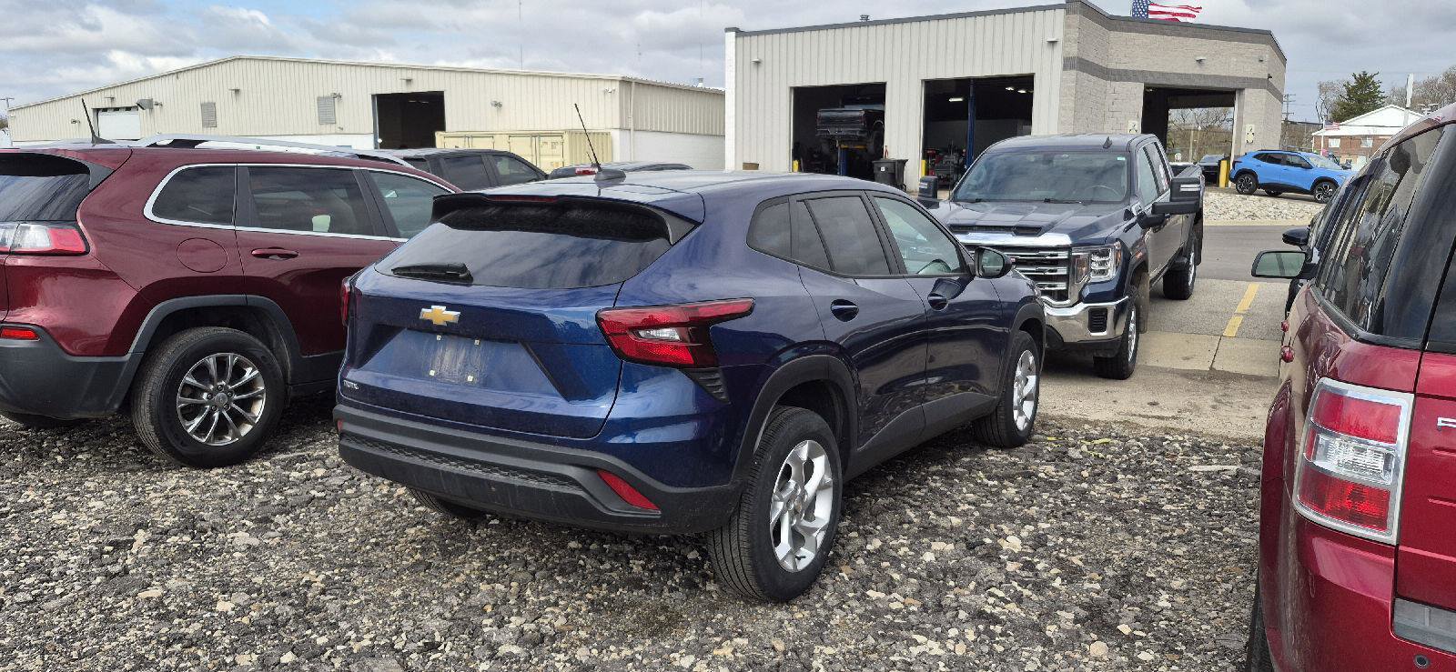 Used 2024 Chevrolet Trax LS w/ LS Convenience Package image 3