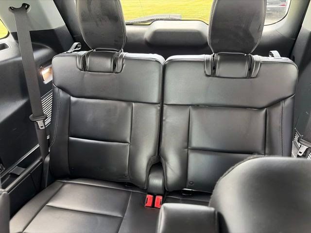 Used 2022 Ford Explorer XLT w/ Equipment Group 202A AWD/4WD image 35