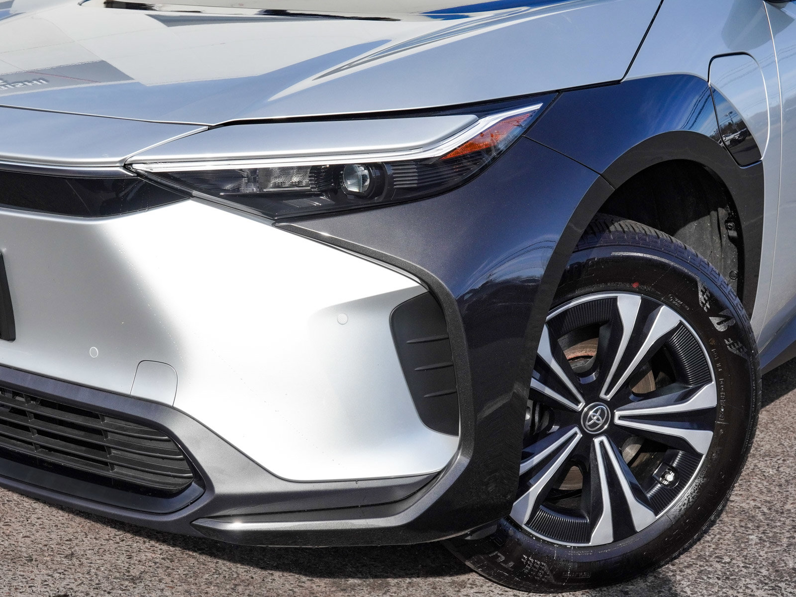 Used 2025 Toyota bZ4X AWD image 44