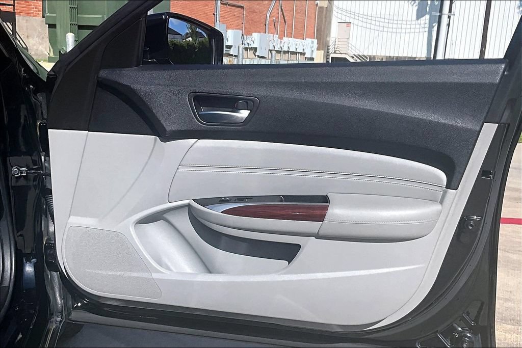 Used 2017 Acura TLX FWD image 25