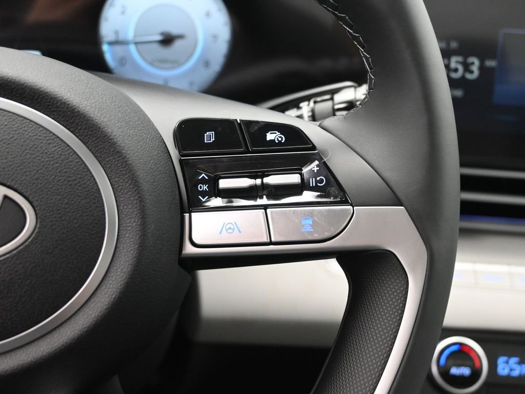 Certified 2025 Hyundai Elantra Limited image 13