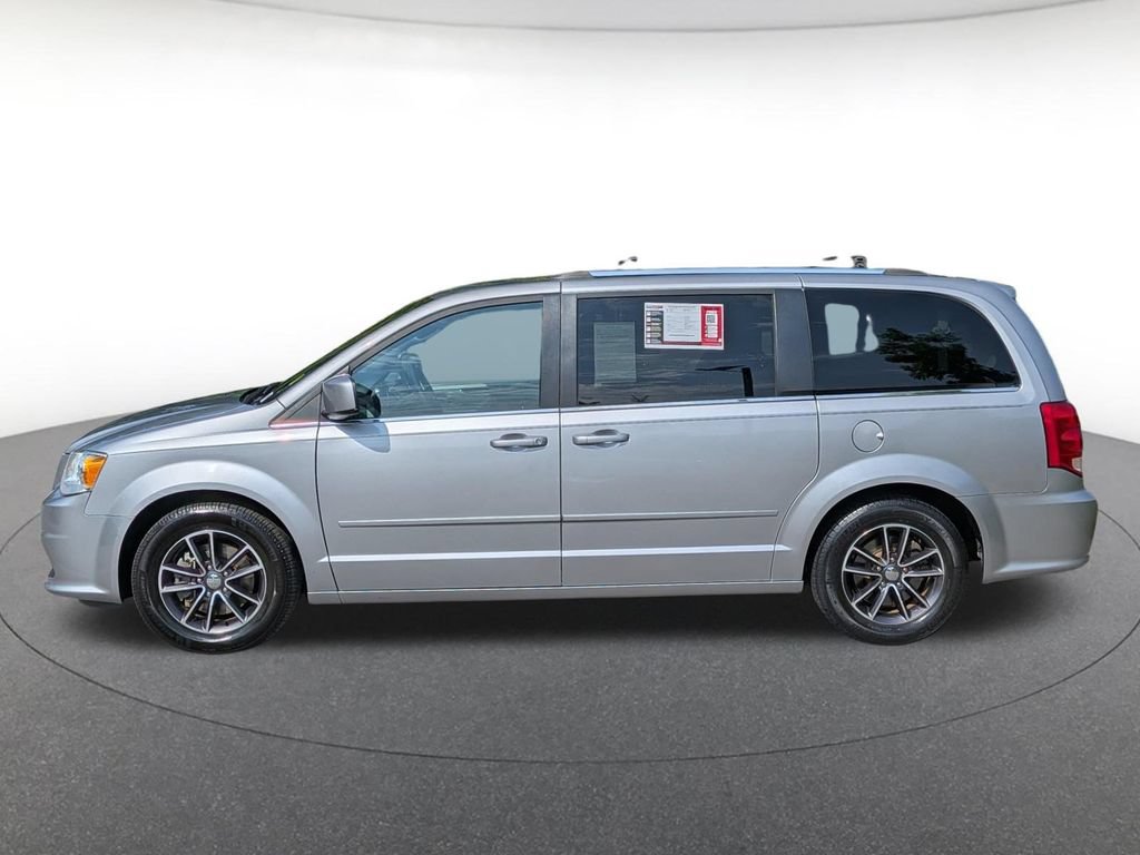 Used 2017 Dodge Grand Caravan SXT w/ Driver Convenience Group FWD image 2