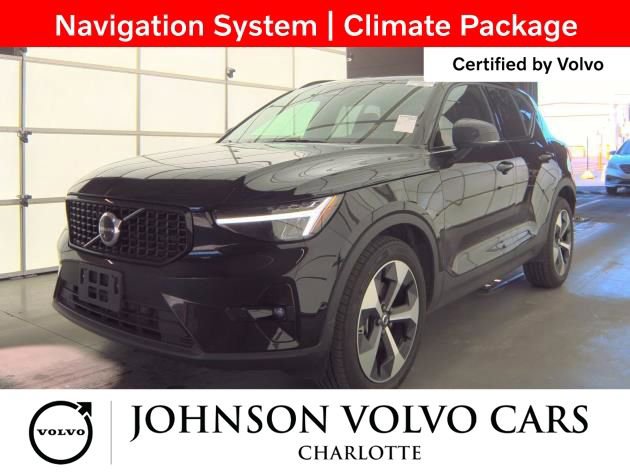 Used 2025 Volvo XC40 B5 Plus image 3
