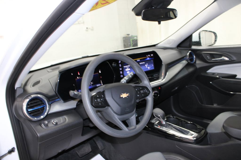 Used 2025 Chevrolet Trax LT image 13