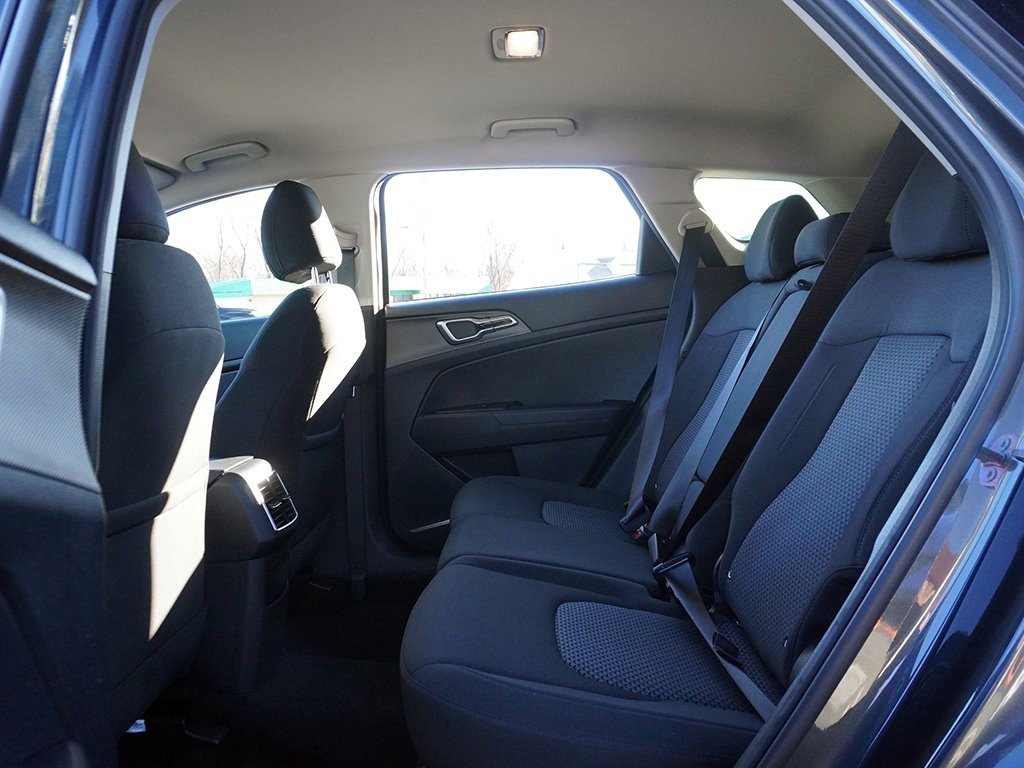 Used 2025 Kia Sportage LX image 32