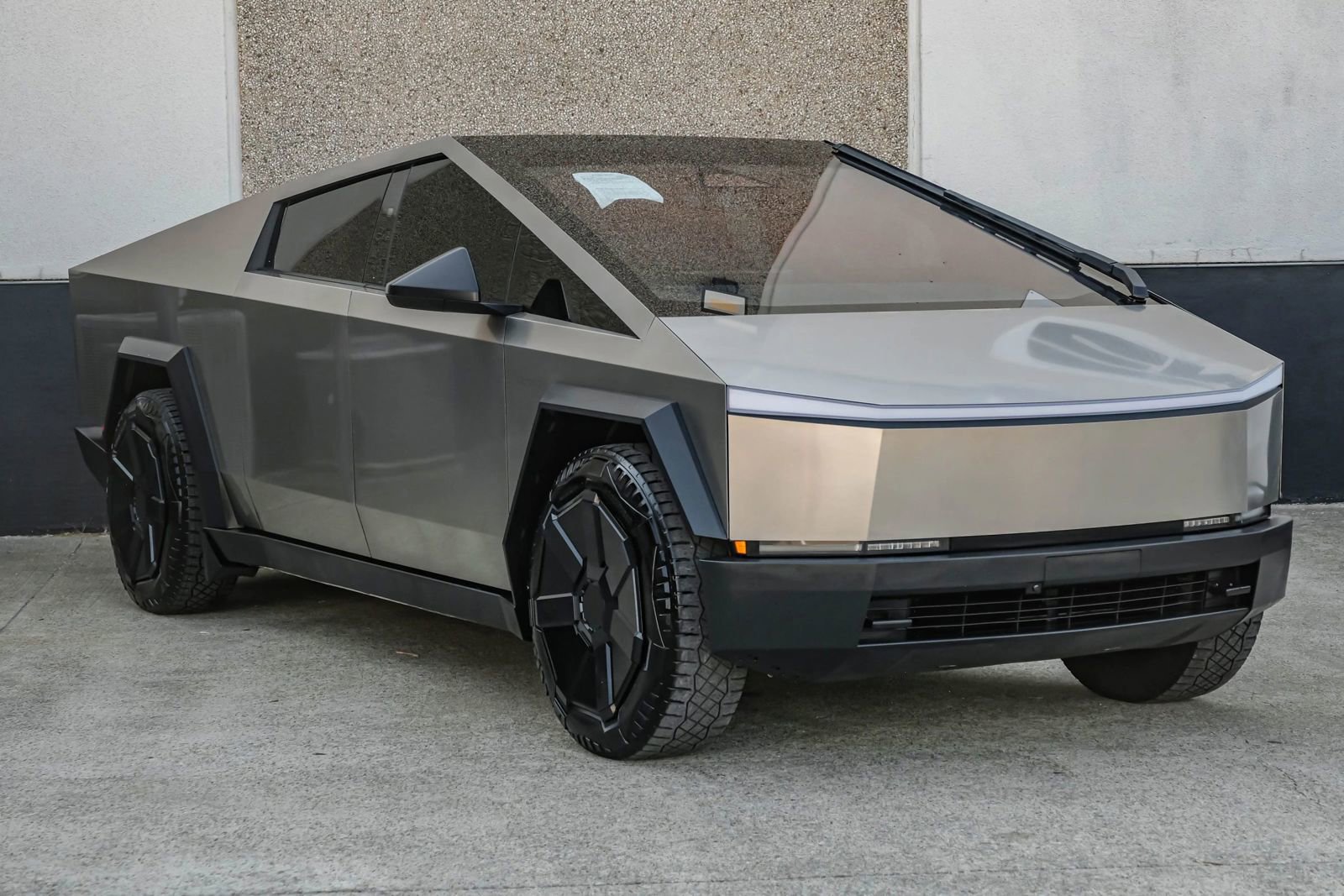 Used 2024 Tesla Cybertruck Cyberbeast AWD/4WD image 7