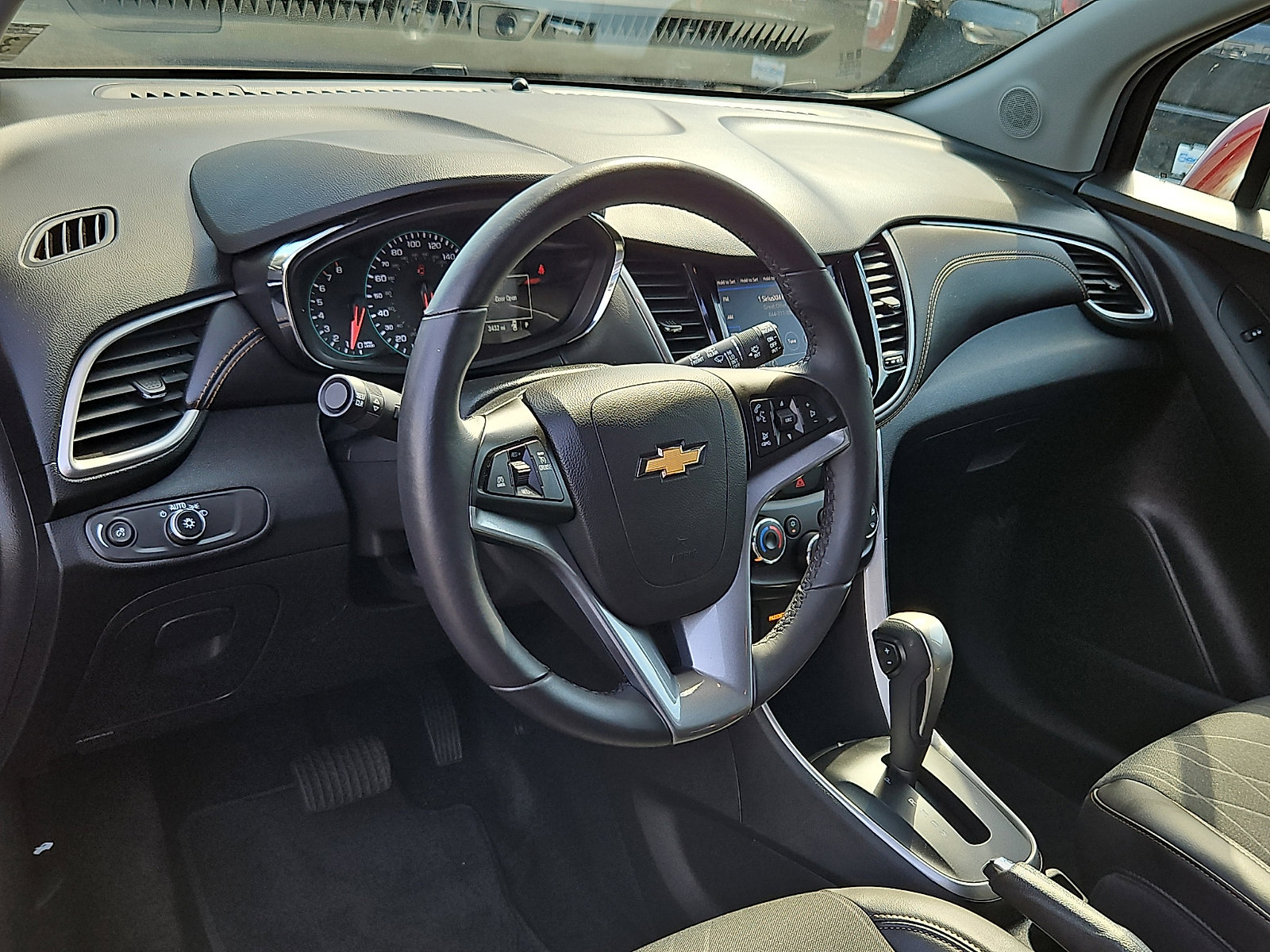 Certified 2022 Chevrolet Trax LT w/ Sport Edition AWD/4WD image 25