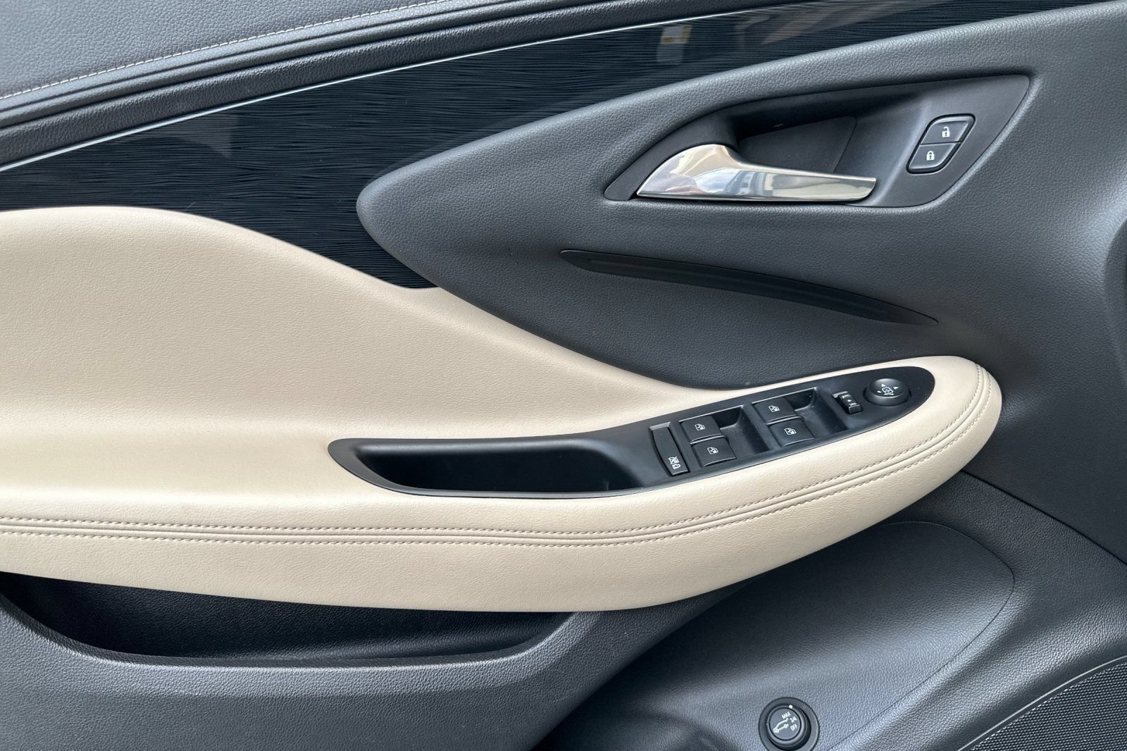 Certified 2017 Buick Envision Preferred FWD image 11