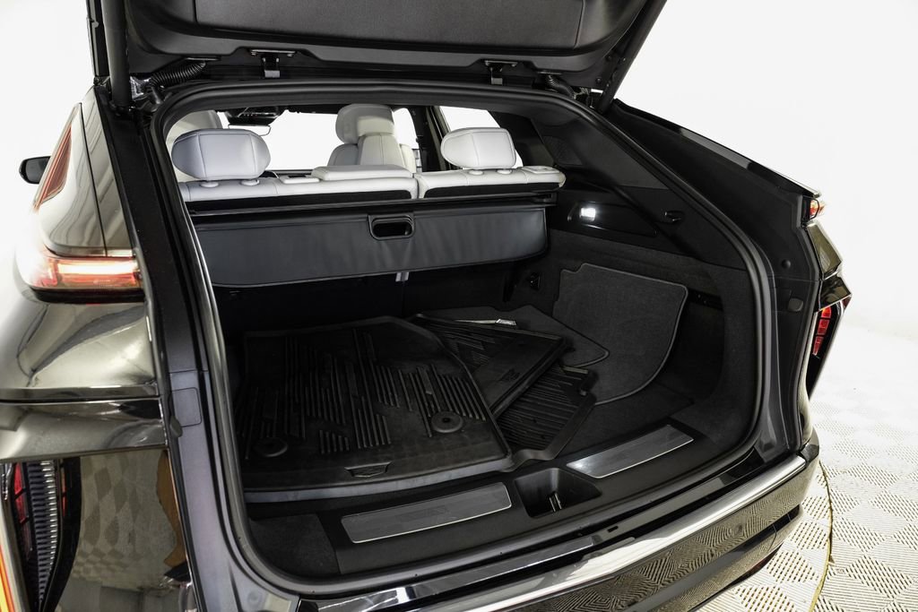 Used 2023 Cadillac Lyriq 2WD image 54