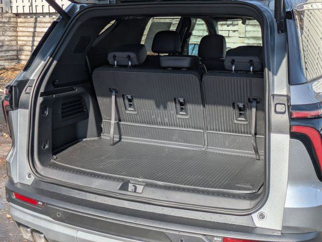 New 2026 Chevrolet Traverse LT w/ Sun and Wheel Package FWD image 28