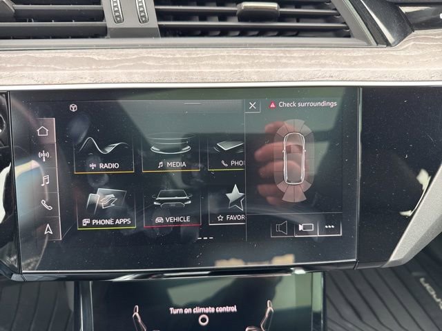 Used 2022 Audi e-tron Premium Plus w/ Premium Plus Package image 19
