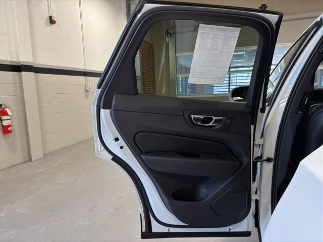 Used 2020 Volvo XC60 T6 Momentum w/ Protection Package image 26