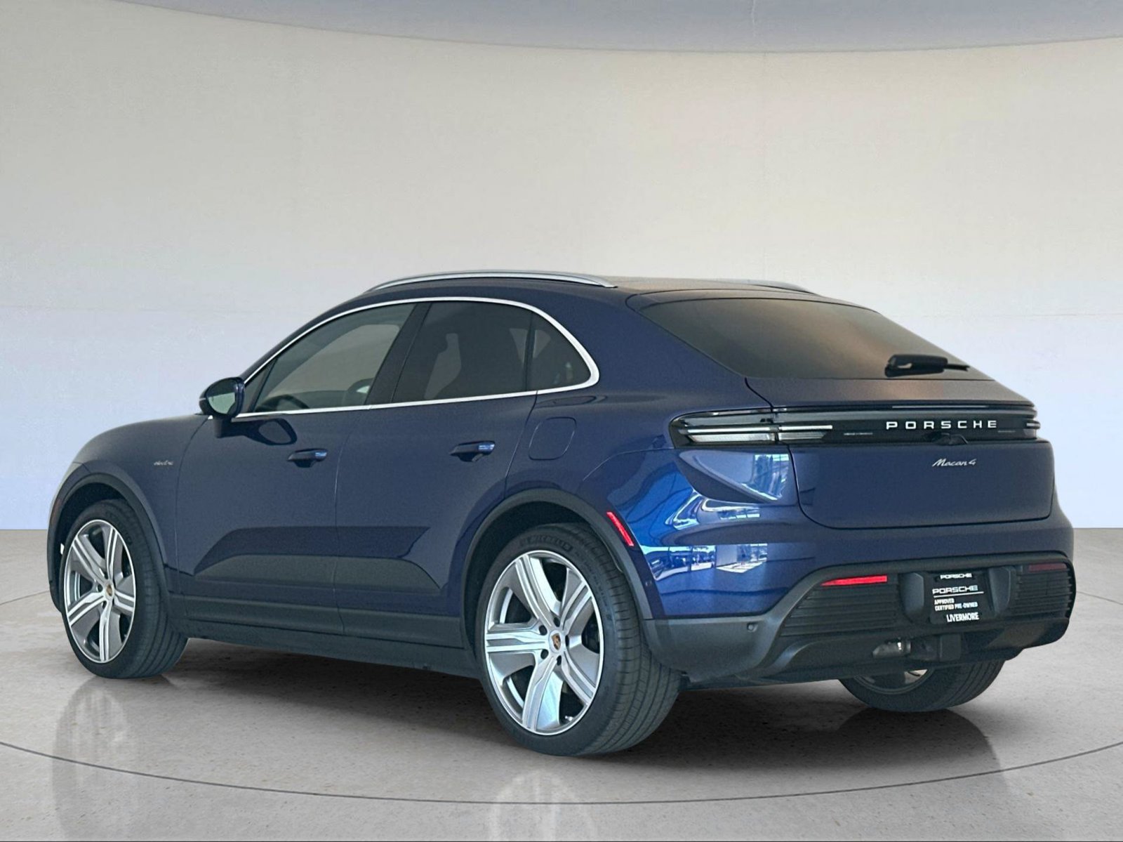 Certified 2024 Porsche Macan 4 Electric AWD/4WD image 3
