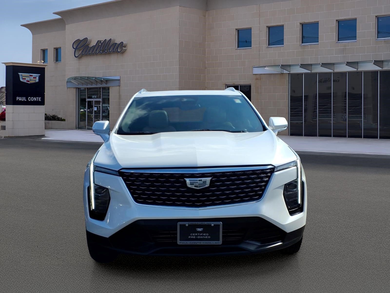 Certified 2024 Cadillac XT4 Luxury w/ Cold Weather Package AWD/4WD image 2