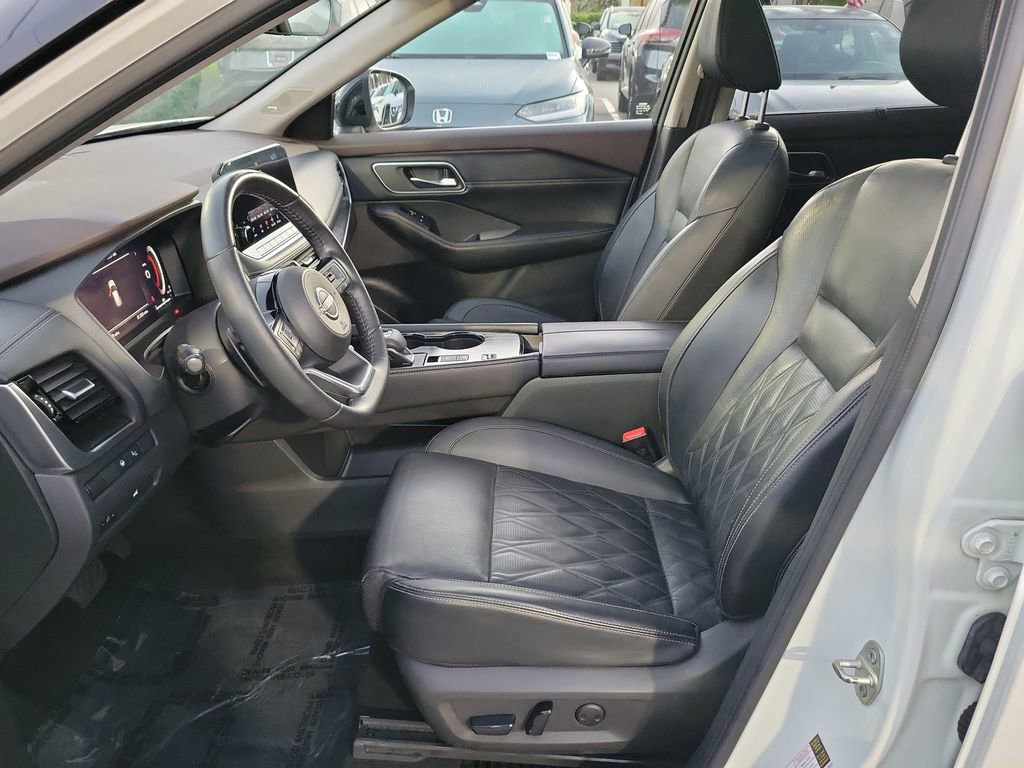 Certified 2022 Nissan Rogue Platinum w/ Head-Up Display Package image 13