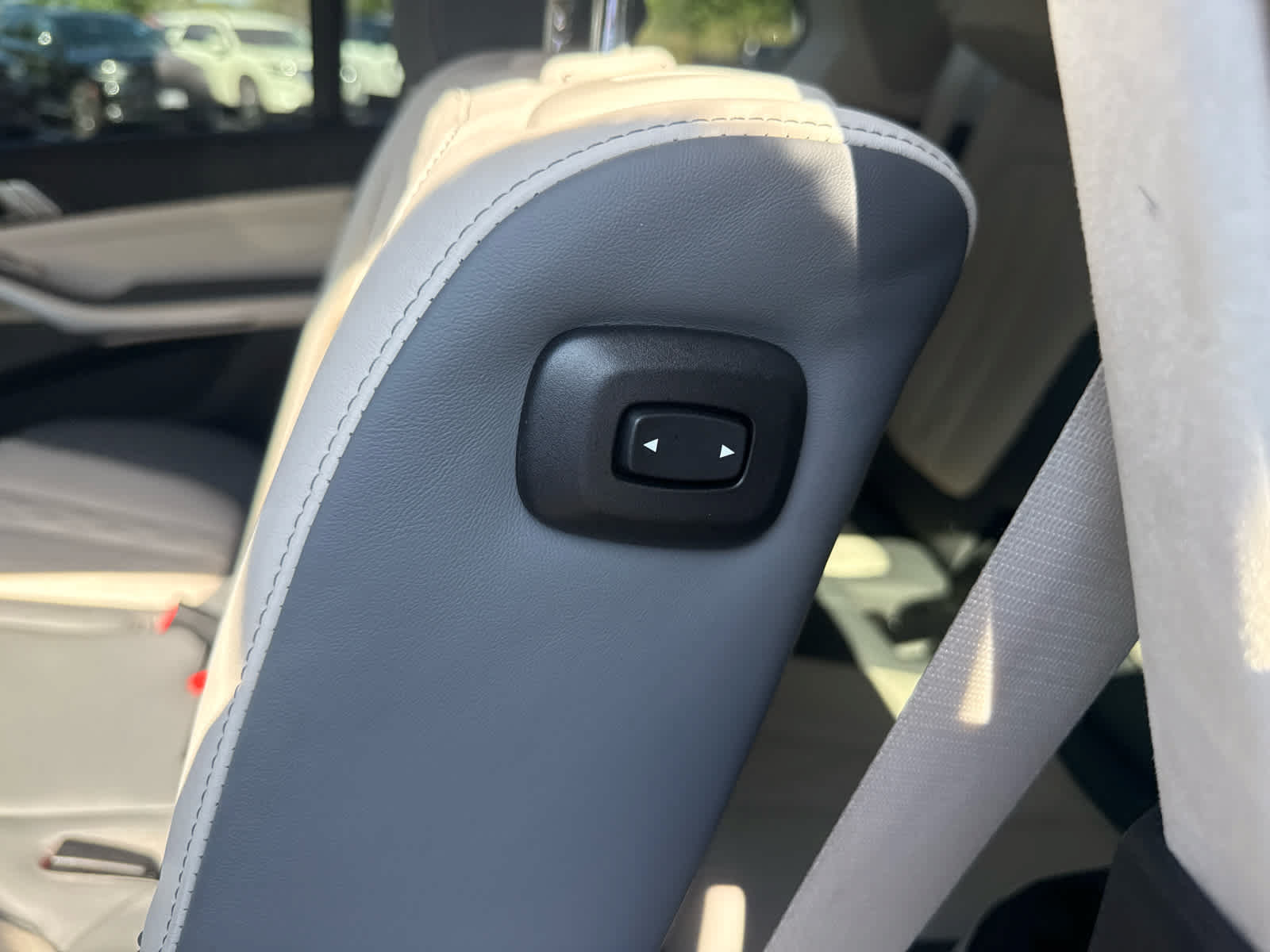 Used 2023 BMW X7 xDrive40i w/ Executive Package AWD/4WD image 18