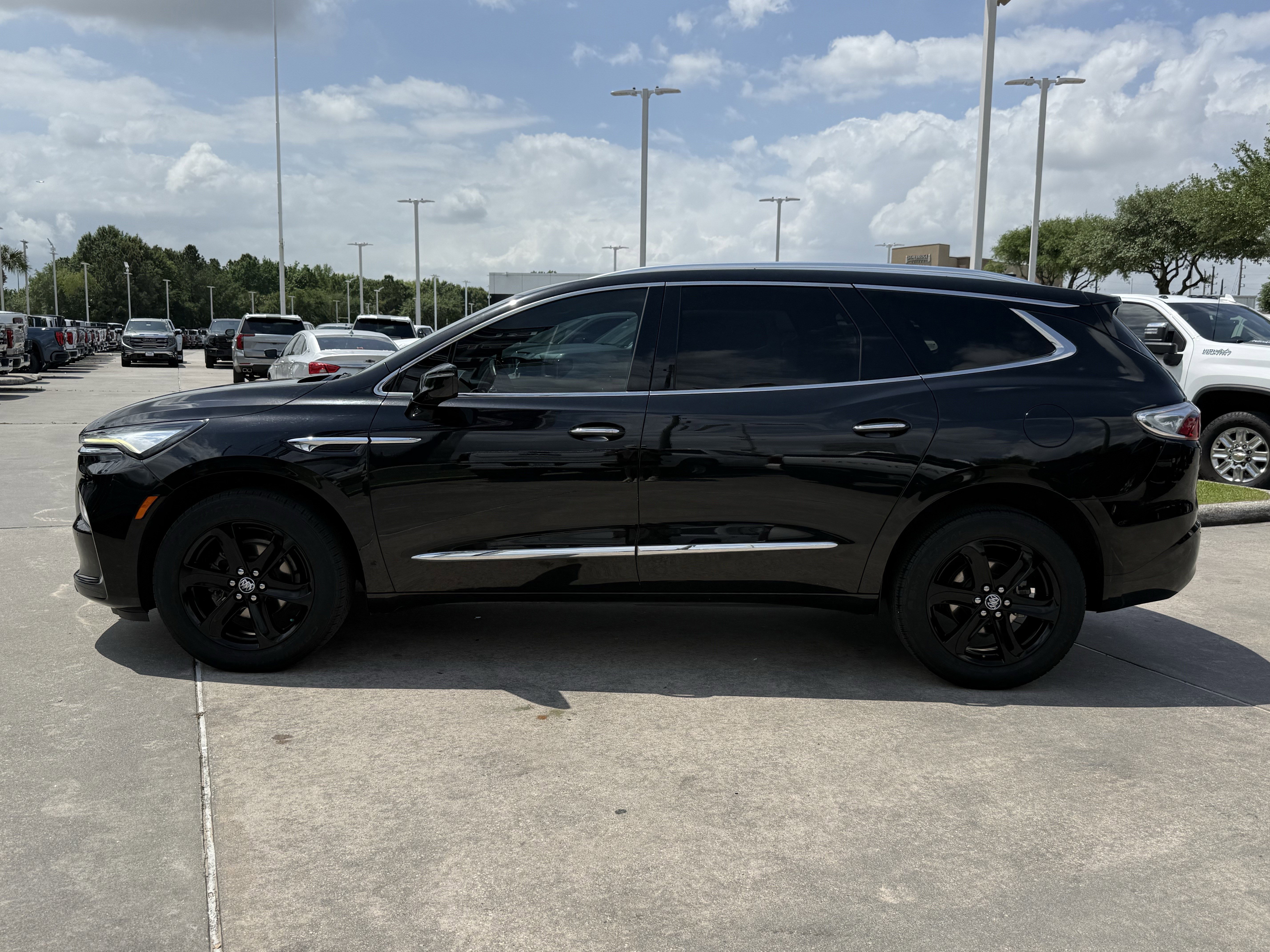 Used 2023 Buick Enclave Essence w/ Sport Touring Edition FWD image 8