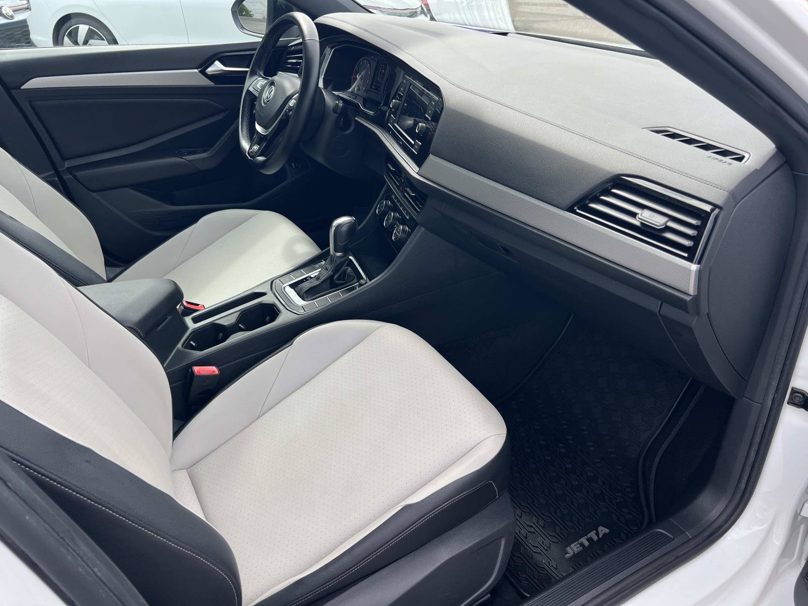 Used 2019 Volkswagen Jetta R-Line w/ R-Line Cold Weather Package FWD image 27