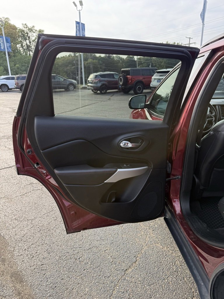 Used 2018 Jeep Cherokee Trailhawk w/ Comfort/Convenience Group image 17