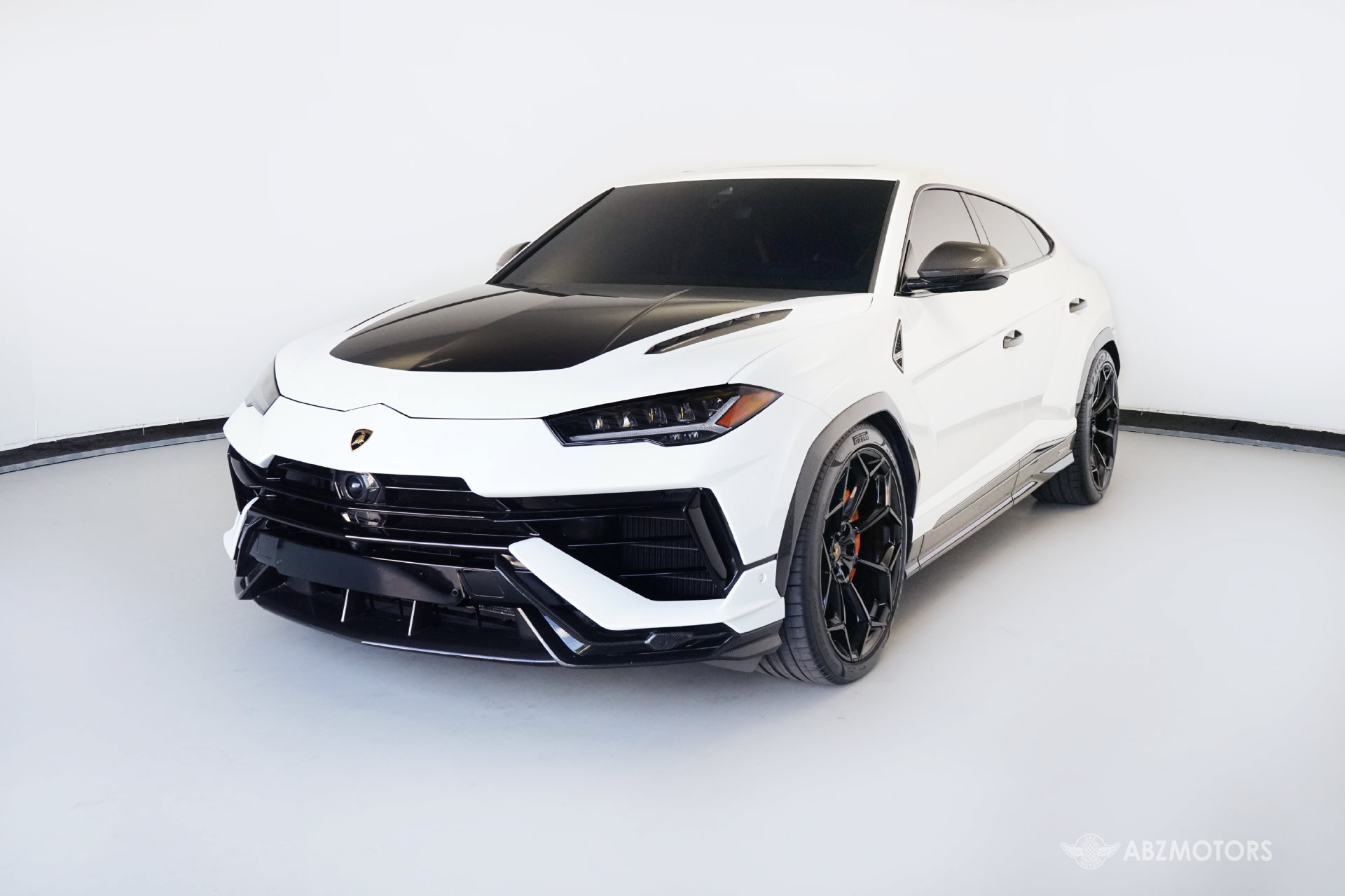 Used 2024 Lamborghini Urus Performante AWD/4WD image 2