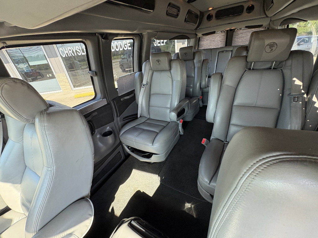 Used 2019 Chevrolet Express 2500 Extended w/ Enhanced Convenience Package RWD image 33