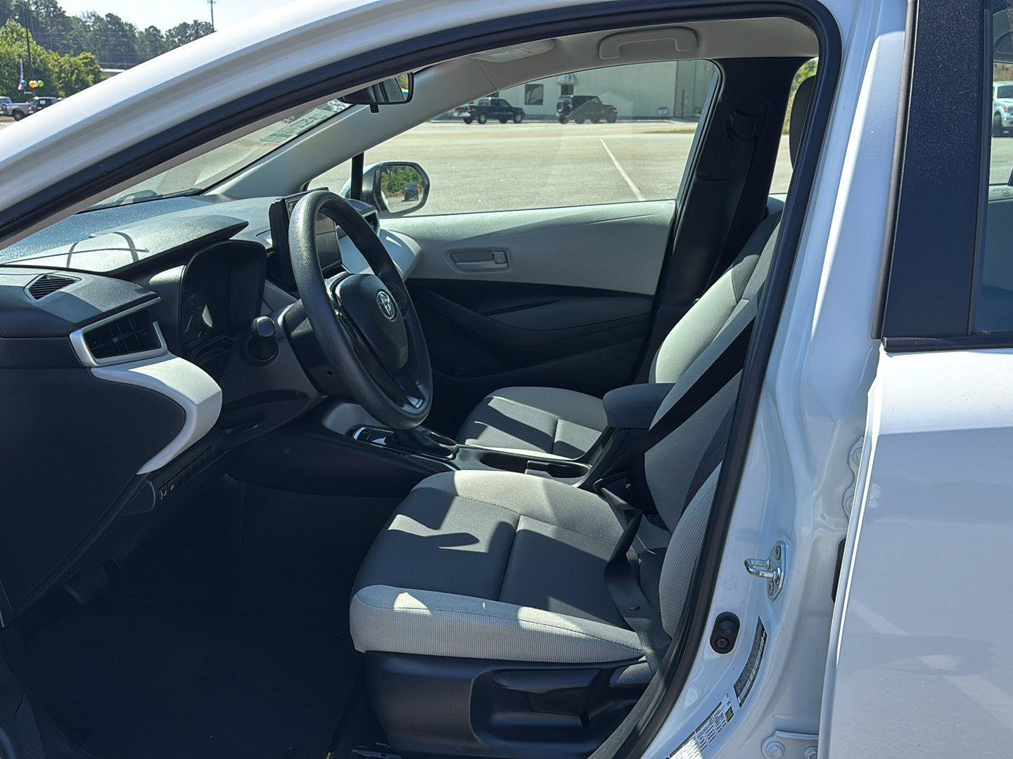 Used 2023 Toyota Corolla LE FWD image 10