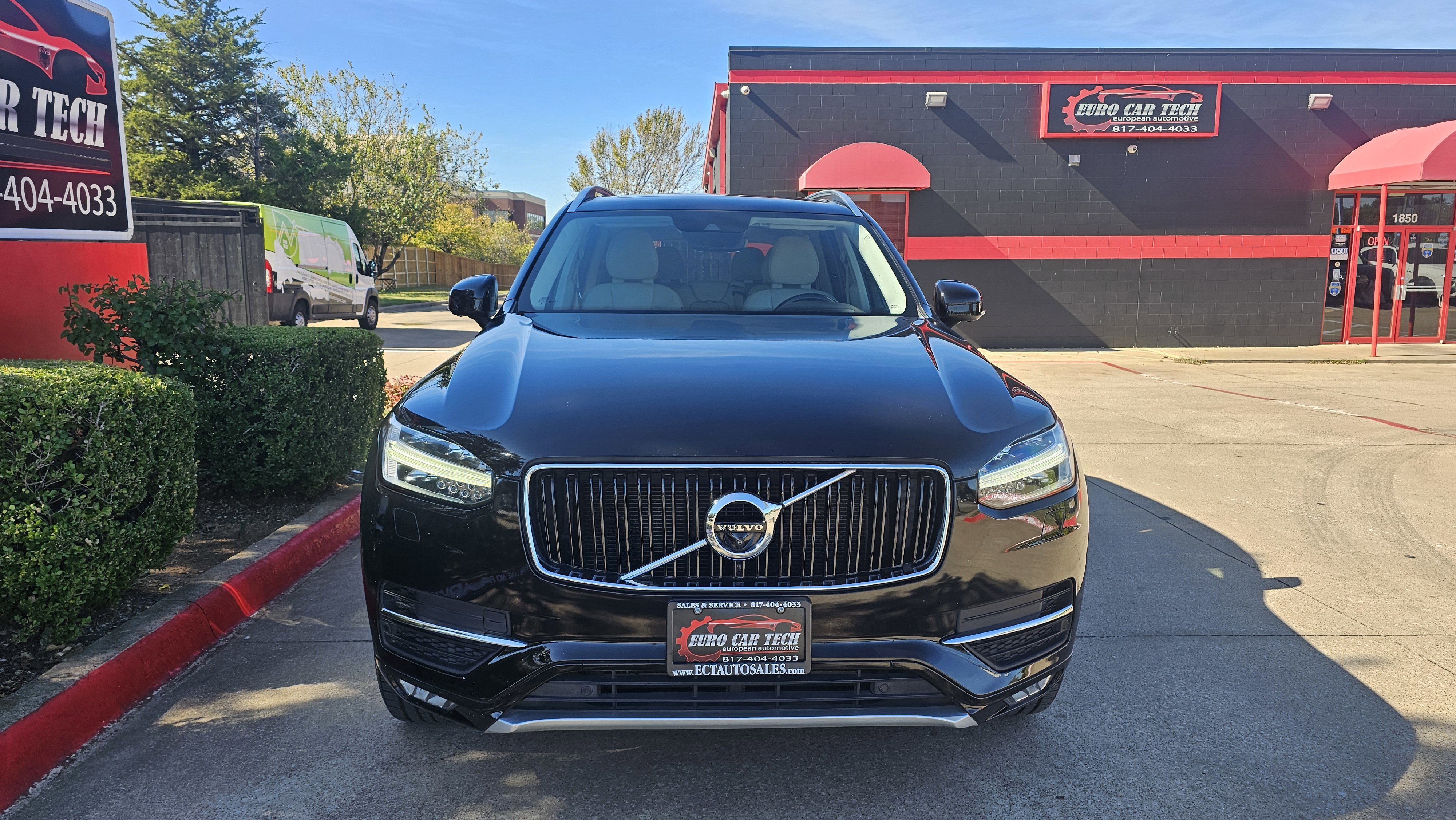 Used 2017 Volvo XC90 T6 Momentum w/ Vision Package image 5