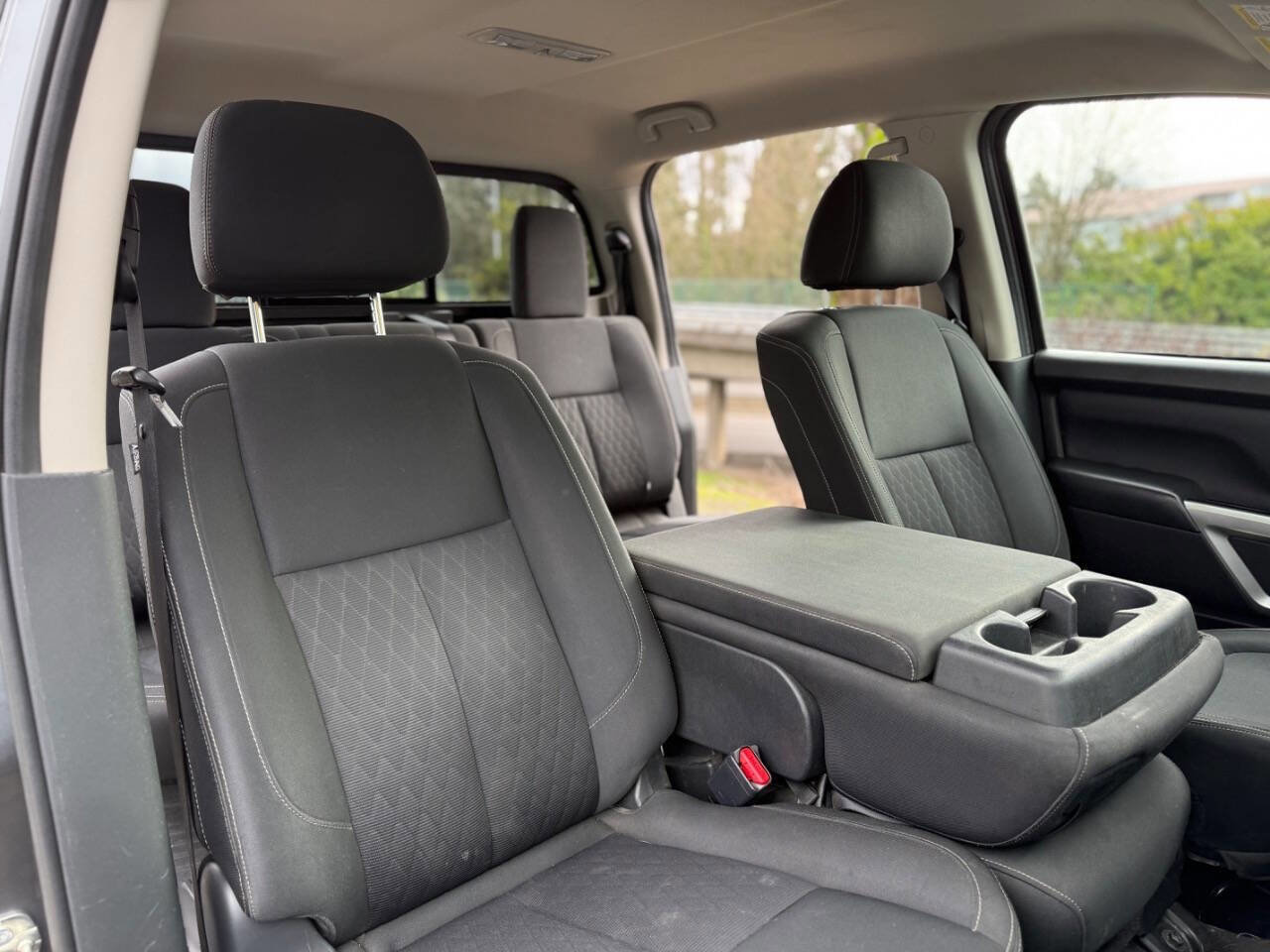 Used 2018 Nissan Titan SV image 5