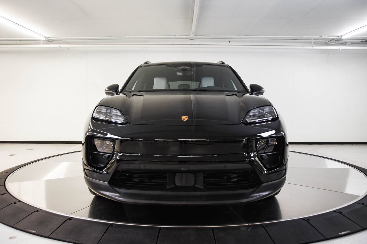 Certified 2025 Porsche Macan Electric image 10