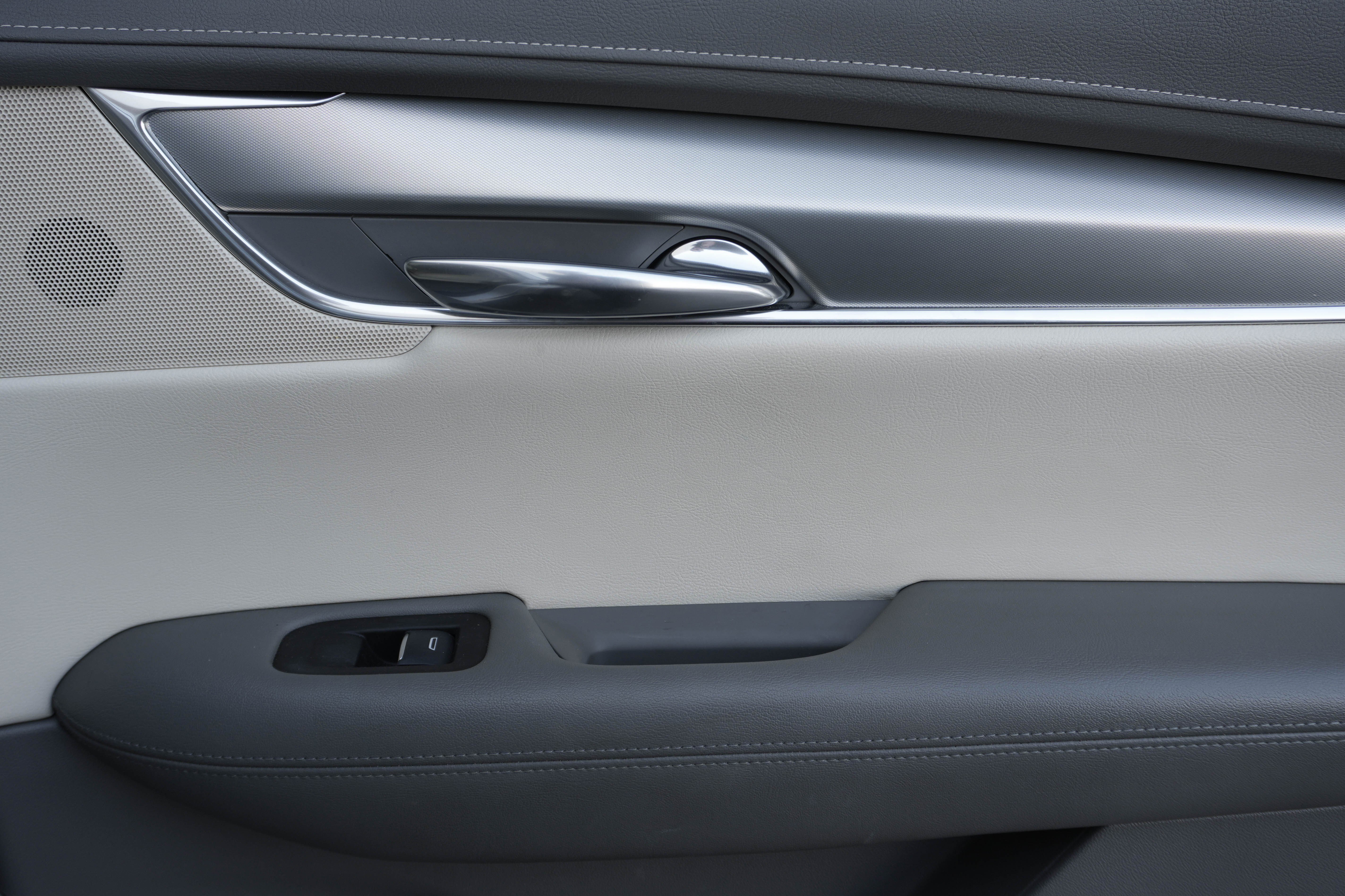 Used 2017 Cadillac XT5 Luxury w/ Driver Awareness Package image 36